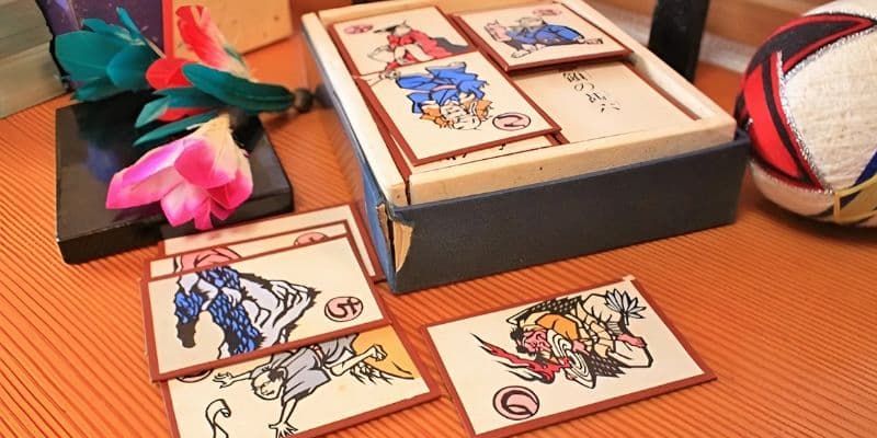 bài karuta Tập trung ghi nhớ lá bài
